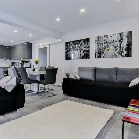 Scandalli Apartament *