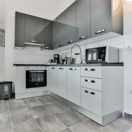 Scandalli Apartment Sevid